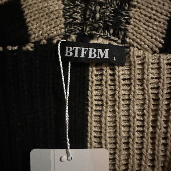 Amazon Black and Beige Checkered Cardigan - Picture 2 of 2